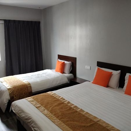 One World Hotel Kulai Esterno foto