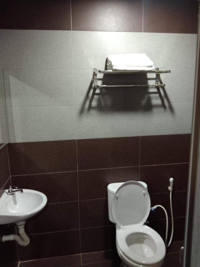 One World Hotel Kulai Esterno foto