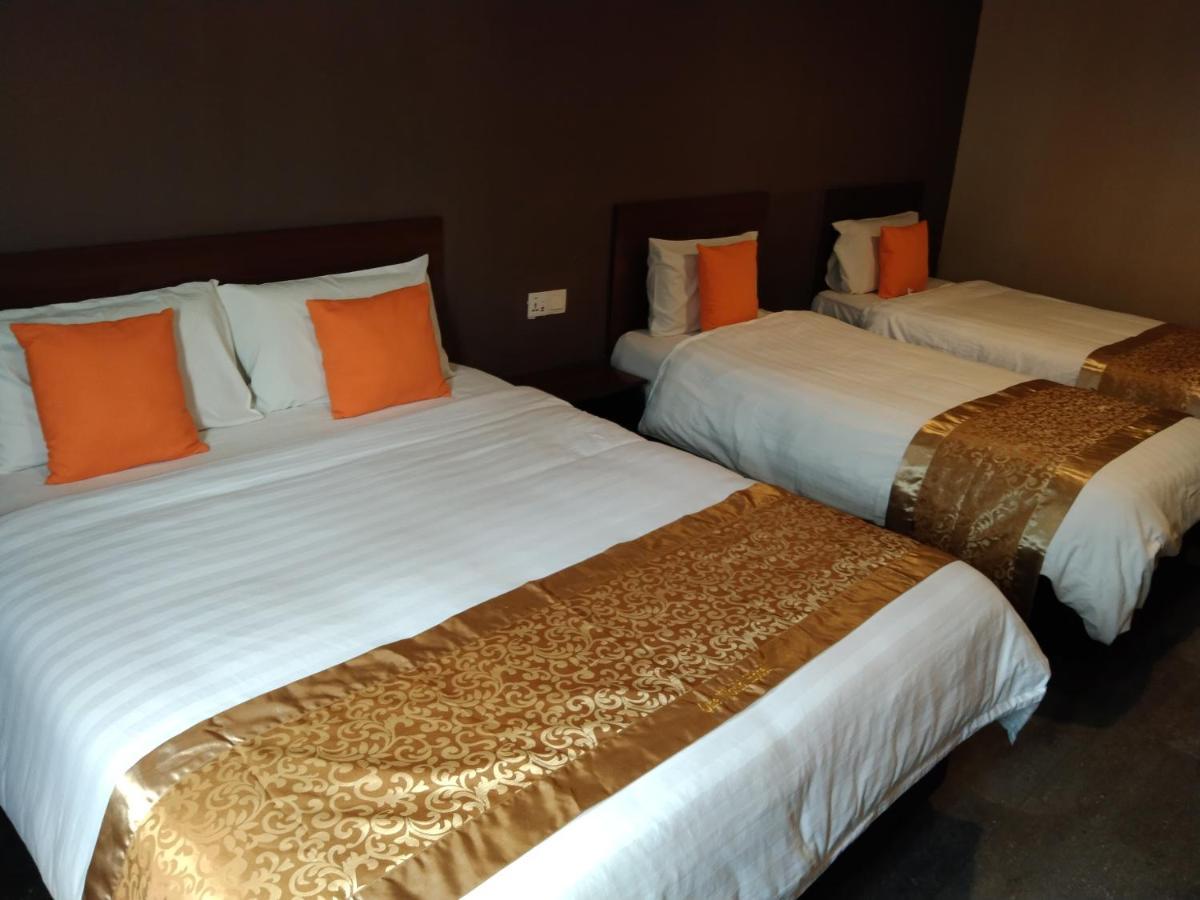 One World Hotel Kulai Esterno foto