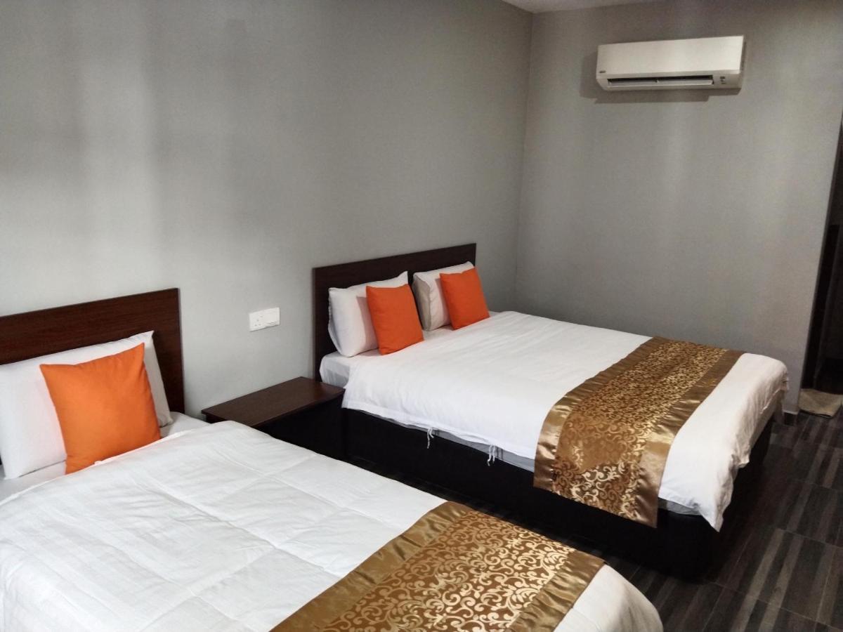 One World Hotel Kulai Esterno foto