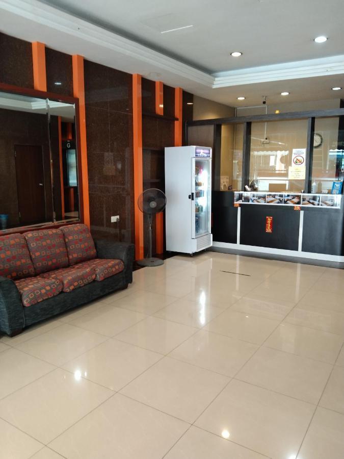 One World Hotel Kulai Esterno foto